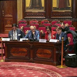 Evaluatie Belgische staatsstructuur: Parlementaire commissie debatteert over het tweekamerstelsel en onderzoekt bevoegdheidsverdeling mobiliteit