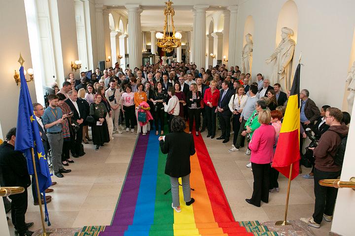 De Senaat draagt met trots de kleuren van de LGBTQIA+ gemeenschap