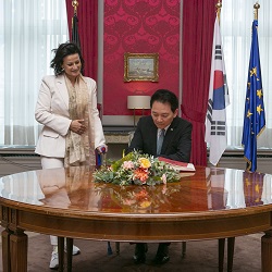 Visite de M. Jang, envoy spcial du prsident de la Rpublique de Core