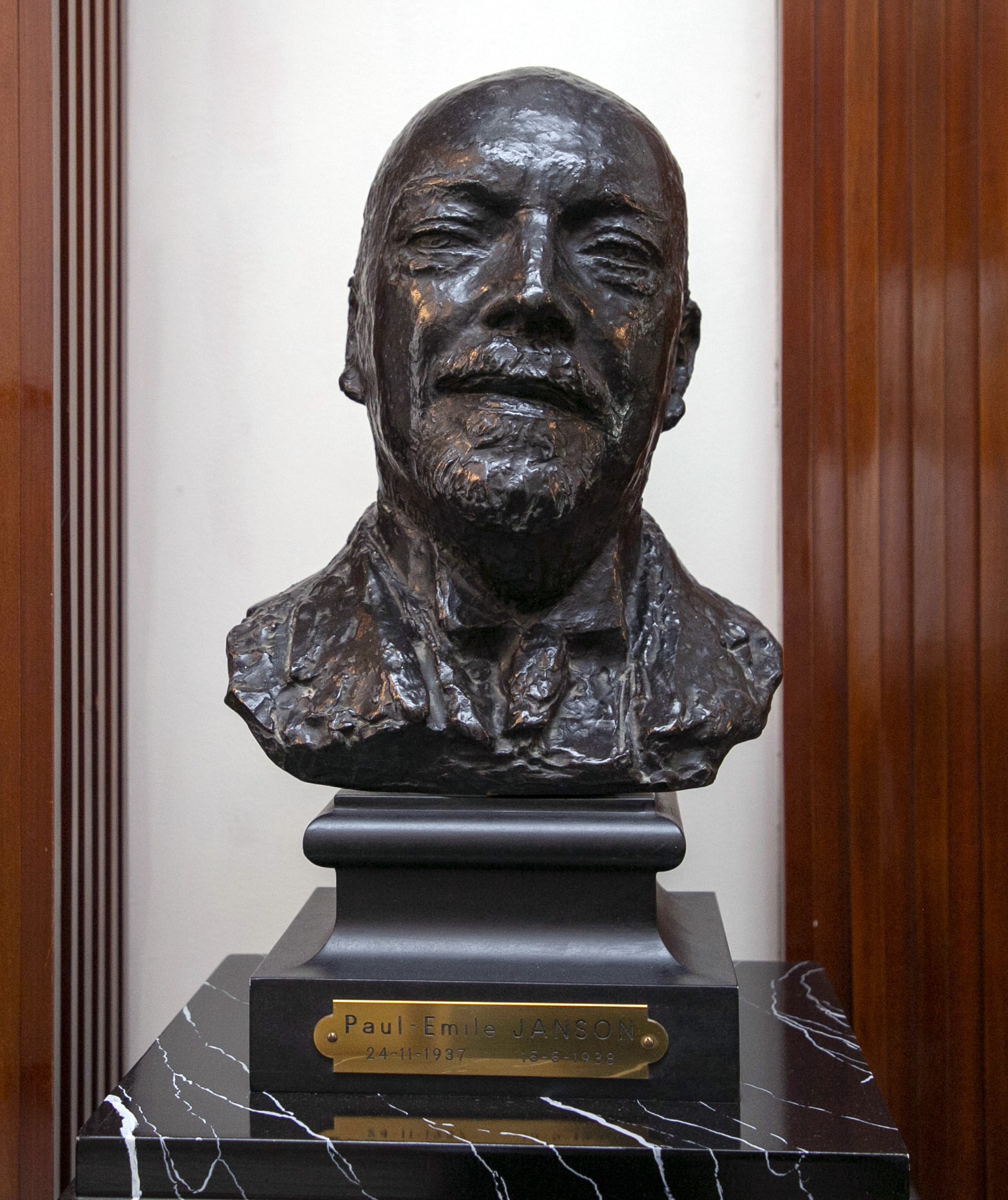 buste van Paul-Emile Janson door G. Despiau