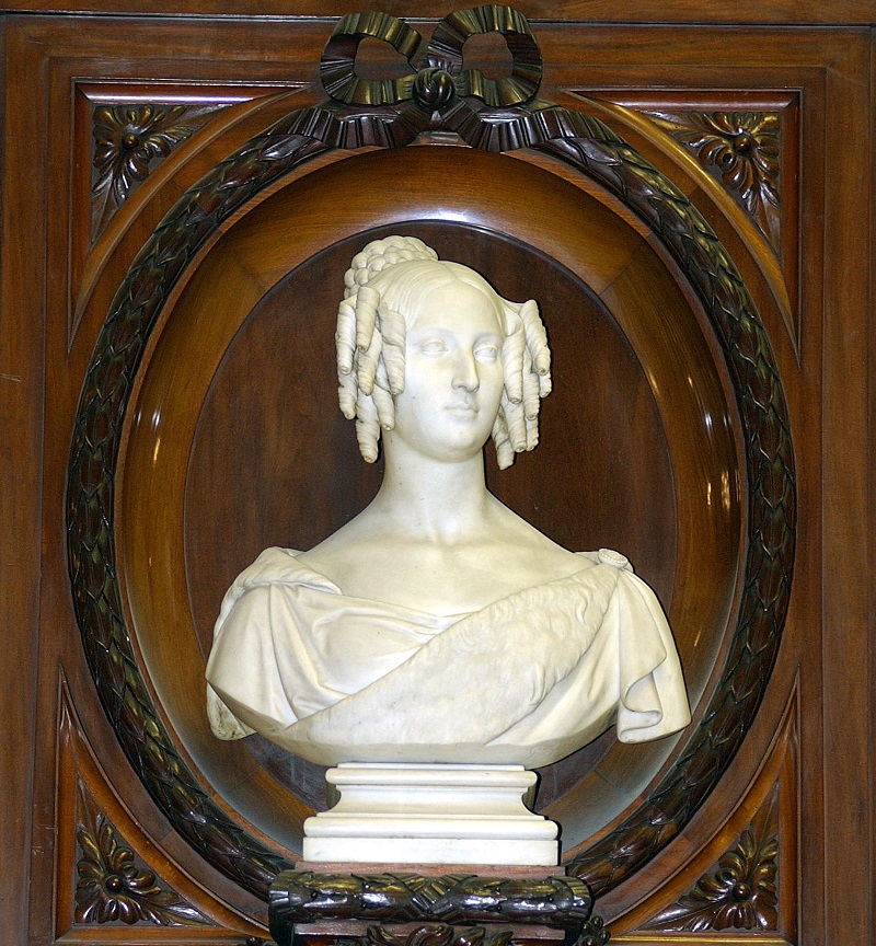 Hemicycle - bust Louise-Marie