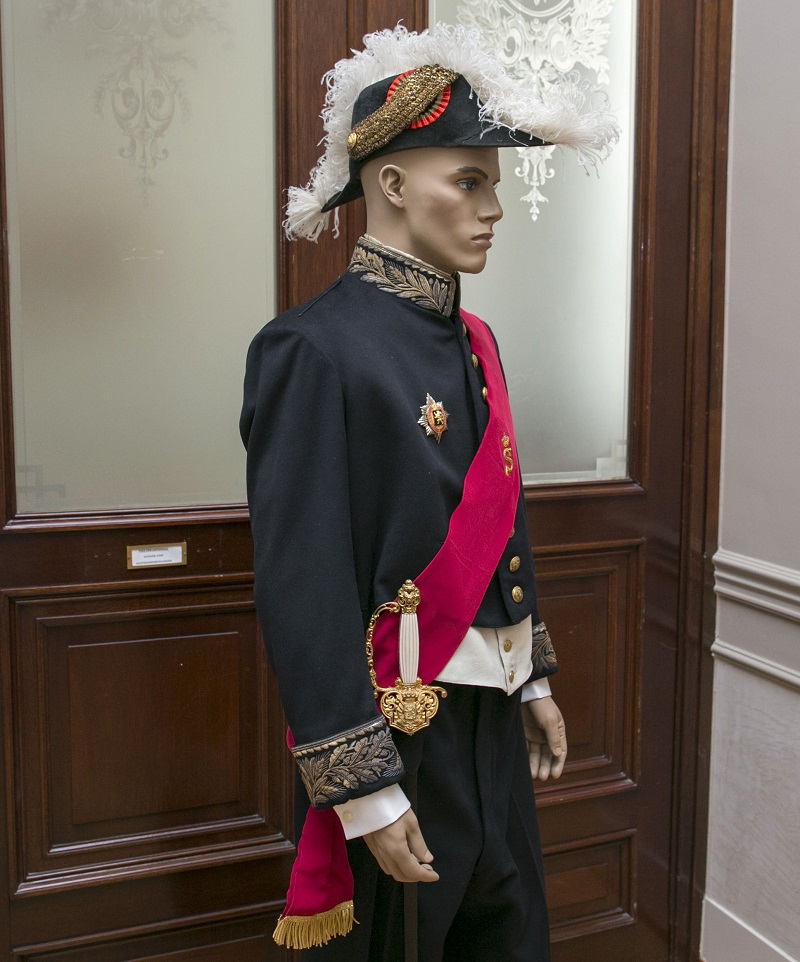 uniform of a senator