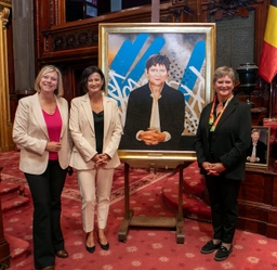 Portrait de Mme Sabine Laruelle inauguré au Sénat