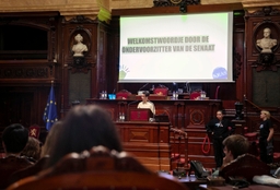 Parlement des étudiants au Sénat