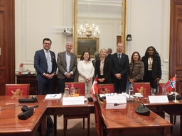 Visite des ambassadeurs des pays nordiques au Sénat