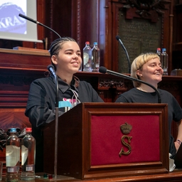 Scholierenparlement in de Senaat