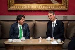 Rencontre avec S.E. Monsieur Yoshimasa HAYASHI