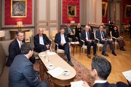 Rencontre avec S.E. Monsieur Yoshimasa HAYASHI