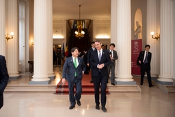 Rencontre avec S.E. Monsieur Yoshimasa HAYASHI