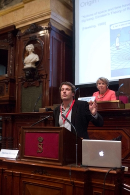 Conferentie met François Englert: "Van een boson tot het Universum, van elementair deeltje tot satelliet"