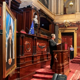 Portrait de Mme Sabine Laruelle inauguré au Sénat