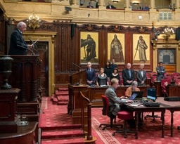 Zes nieuwe senatoren hebben de eed afgelegd