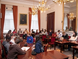 Scholierenparlement in de Senaat