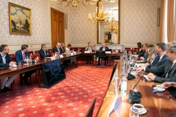 Amerikaanse parlementaire delegatie op bezoek in de Senaat