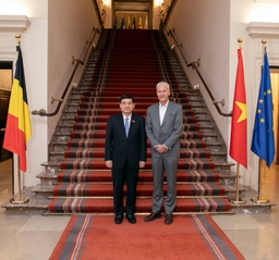 Vietnamese delegatie op bezoek in de Senaat