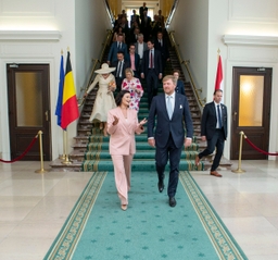 Willem-Alexander en Máxima op bezoek in het parlement