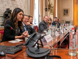 Amerikaanse parlementaire delegatie op bezoek in de Senaat