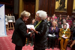 Ceremonie "Zoek uw Vredesvrouw 2014"