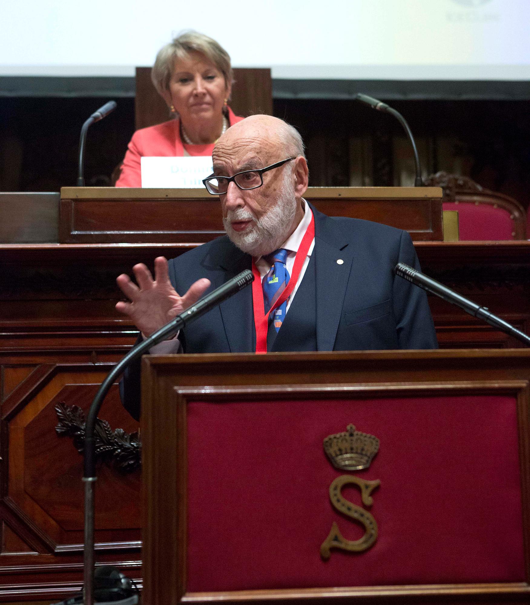  Conferentie met François Englert: "Van een boson tot het Universum, van elementair deeltje tot satelliet"