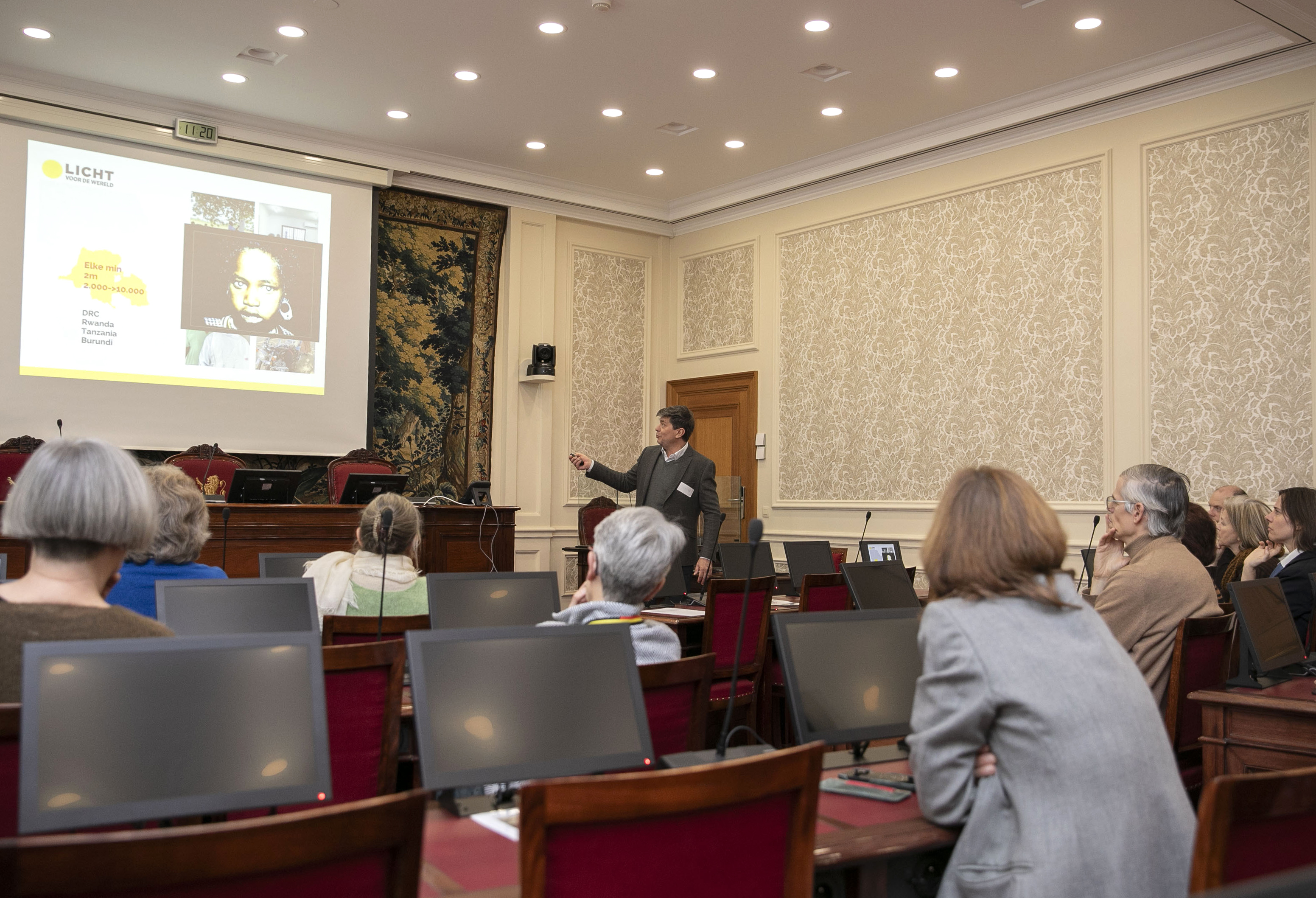  Le personnel du Sénat soutient « Light for the world »