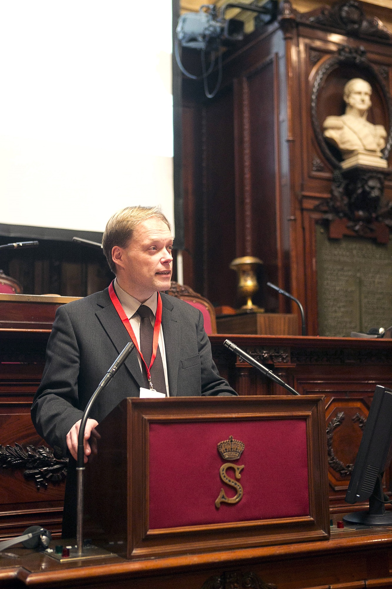  Colloquium: Welke toekomst voor het wetenschappelijk onderzoek in België?